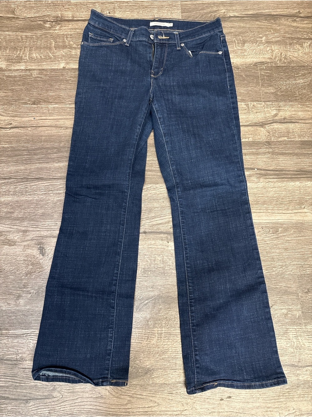 Levi’s Classic Bootcut Dark Wash Jeans Size 6 | Flattering Fit - Picture 2 of 7